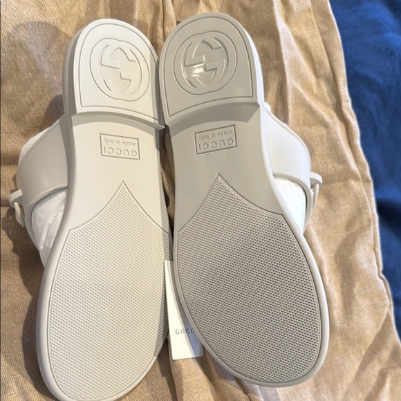 Gucci Cream Slide Sandals with Embossed Logo - Picture 3 of 5